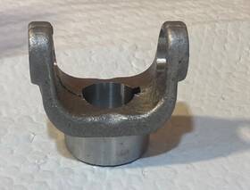 B24533 Buyers -buyers B1310 Series End Yoke 1-1/4 With 5/16 Inch Keyway S4