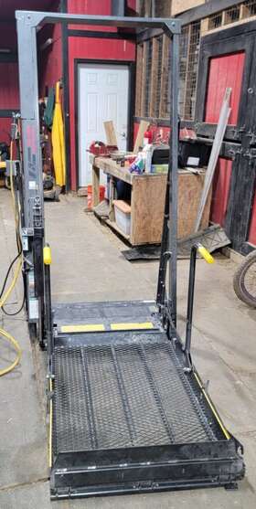 L200uars The Braun Corporation Ultra Series 06 Wheelchair Lift For Van/bus/rv/trailer 750lb